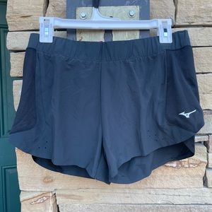 Medium Women’s Mizuno performance running shorts